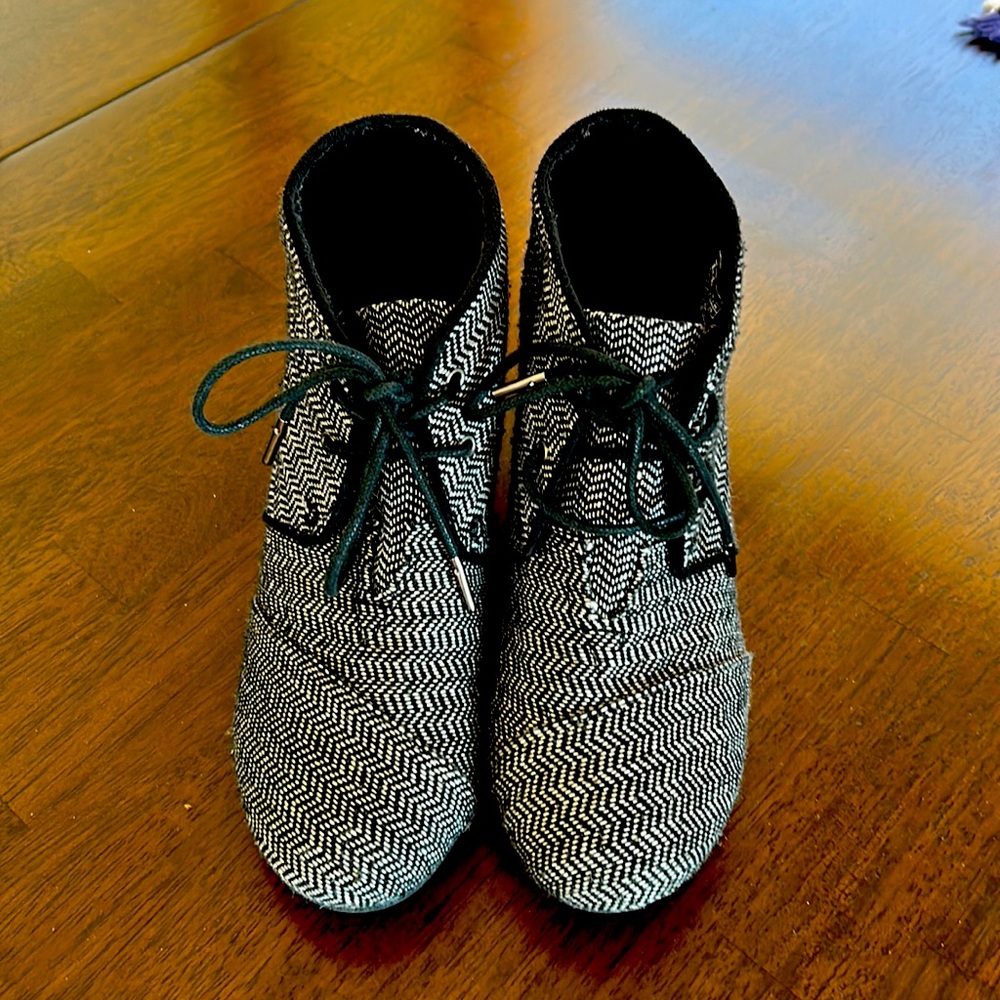TOMS Desert Wedge booties-Black Herringbone- Sz.9